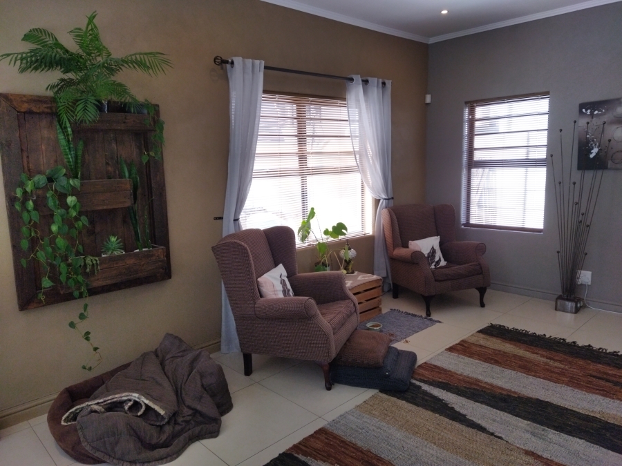 5 Bedroom Property for Sale in Parklands North Western Cape
